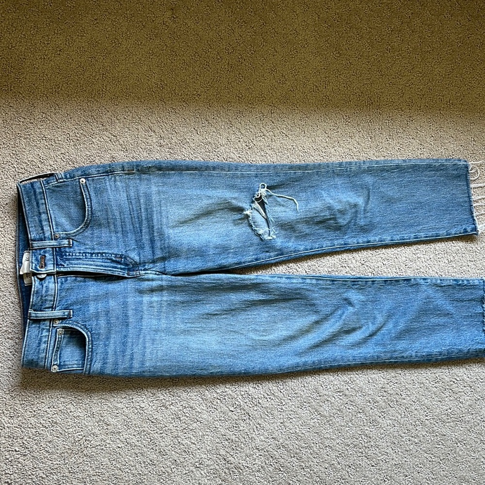 very comfortable and cropped